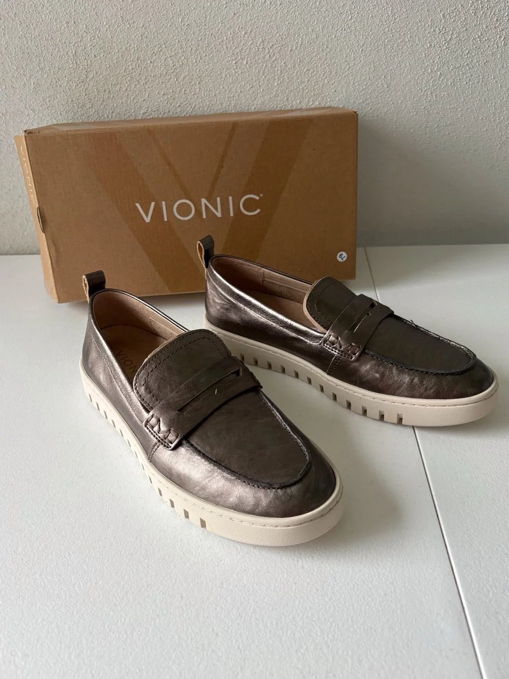 Vionic Uptown Size 8 Wide Gunmetal Color Loafer Travel Arch Support Comfort Shoe